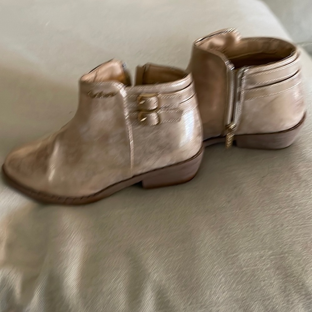 Gold Bebe girl ankle boots